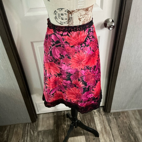 Notations Floral Pink Skirt with Lace Trim Size Small - Picture 4 of 7